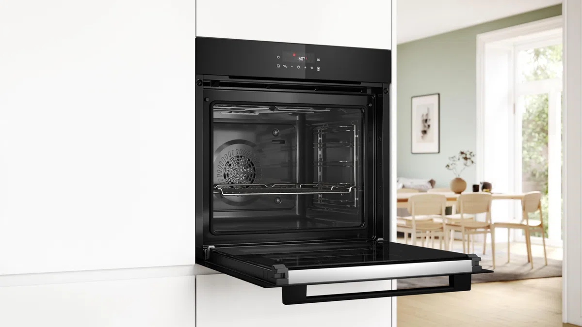 Bosch HBA571BB4 Série 2 Four encastrable 60 x 60 cm 71 l Espace de cuisson 71 l Auto-nettoyage à pyrolyse AutoPilot 10 programmes Air chaud 3D Contrôle tactile LED Noir