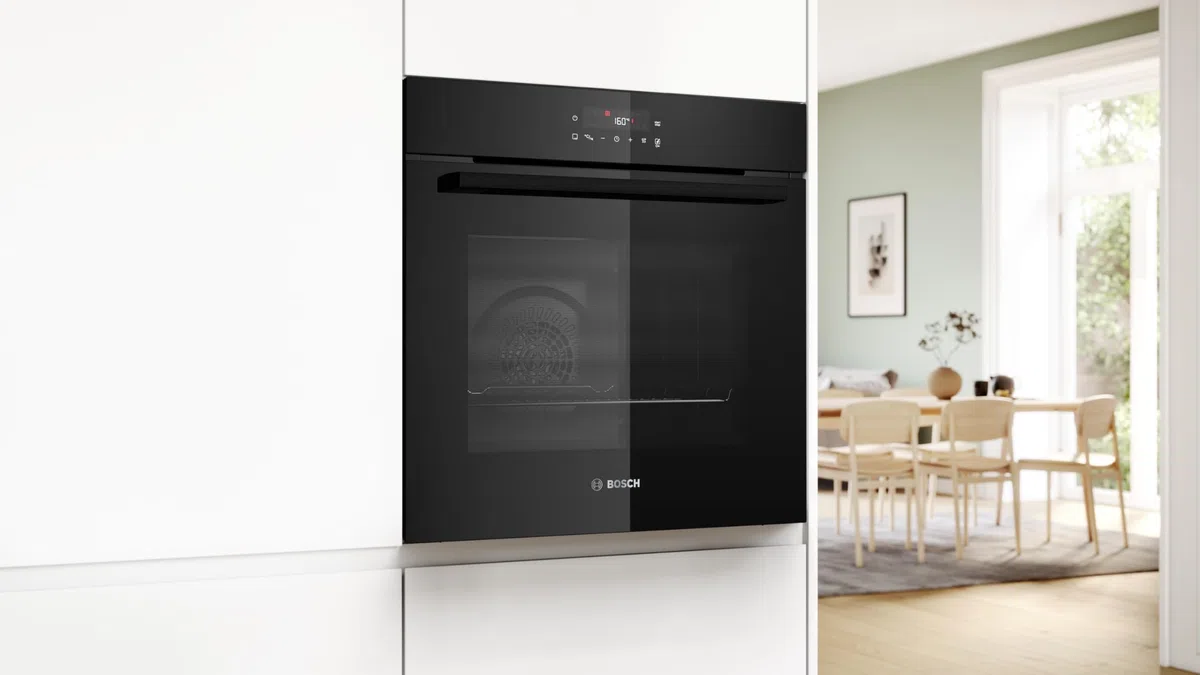 Bosch HBA571BB4 Série 2 Four encastrable 60 x 60 cm 71 l Espace de cuisson 71 l Auto-nettoyage à pyrolyse AutoPilot 10 programmes Air chaud 3D Contrôle tactile LED Noir